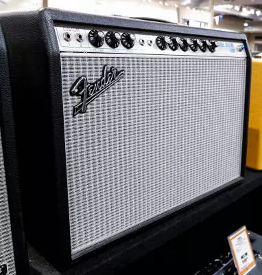 Fender - '68 Custom Deluxe Reverb Guitar Amp 2